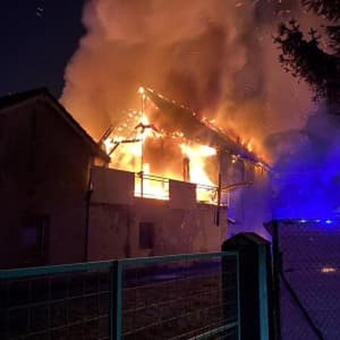 Ciała czterech osób znaleziono w płonącym domu