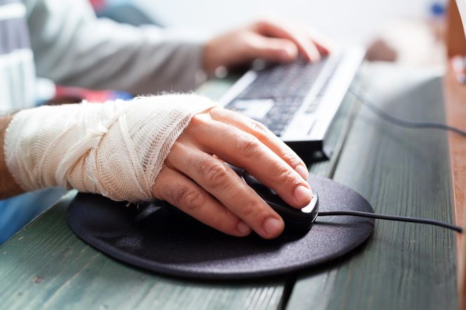 Kwota odszkodowania z ZUS rośnie. Pieniądze dostaniesz nawet za wypadek w pracy zdalnej