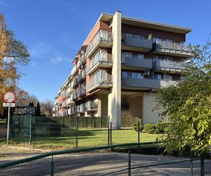 Teligi 26 w Krakowie. Blok z ukrytym balkonem