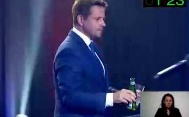 Debata prezedencka. Rafał Trzaskowski pomagał omdlałej dziennikarce