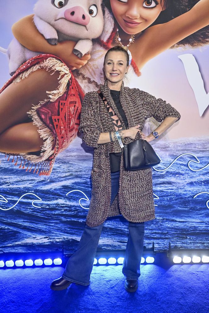 Modowy powrót roku! Dzwony znów na topie – tak stylizują je celebrytki