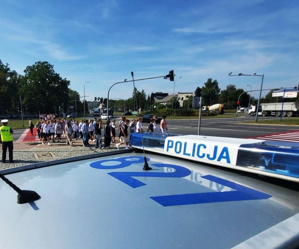 Trwa akcja „Bezpieczna droga do szkoły”  Na drogach miasta i regionu jest więcej policjantów!
