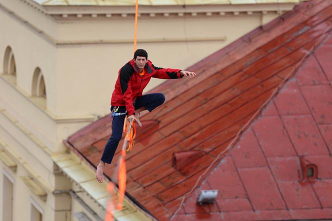   Urban Highline Festival 2023 w Lublinie. Slacklinerzy robią cuda na linach!