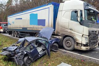 Koszmarny wypadek na DK 16 pod Grudziądzem! Kobieta była uwięziona w aucie [ZDJĘCIA]