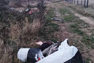 Policja namierzyła właścicielkę porzuconych na drodze ubrań