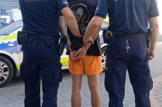 Złodzieje ukradli whisky z supermarketu. Zaatakowali ochroniarza gazem