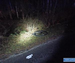 Ojciec nie żyje, 15-letni syn został ranny. W rowerzystów wjechał samochód