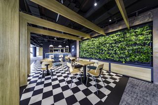 Warszawski biurowiec Nowy Saski Crescent