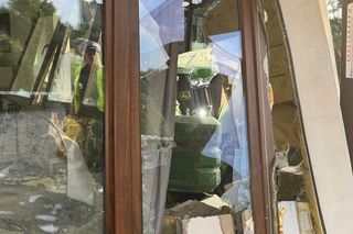 Wypadek w w Balczewie pod Inowrocławiem. Ciągnik wbił się w dom