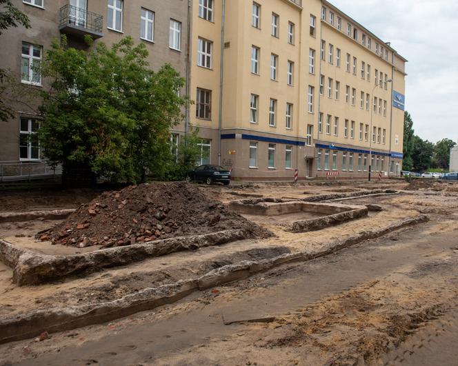 Budowali drogę w centrum Łodzi, odkryli schron i dawną przędzalnię!