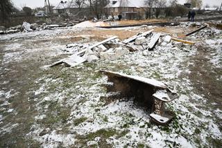 Został lej na głębokość ok. 5 metrów. Tak wygląda Przewodów po uderzeniu rakiety. Zobacz 