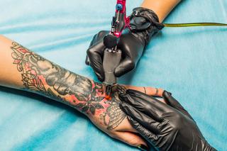 Tatuaż – zasady bezpieczeństwa podczas wykonywania tatuażu. Jak bezpiecznie wykonać tatuaż?