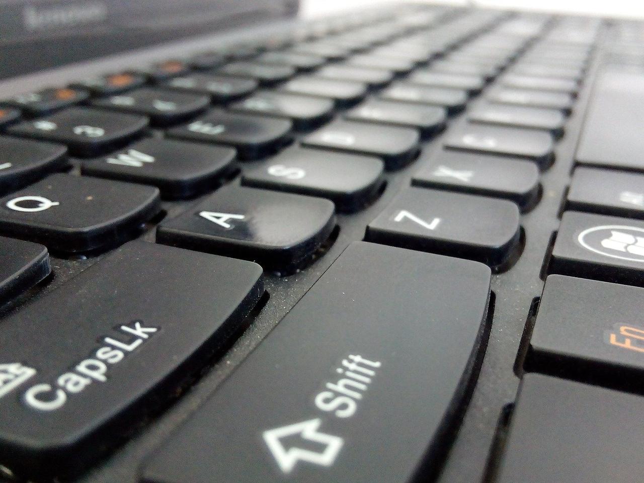 22 października. Międzynarodowy Dzień Caps Locka, czyli można krzyczeć. O co chodzi?