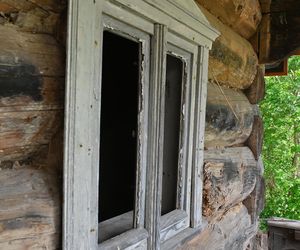 Ruiny domów i gospodarstw z czasem, bardzo powoli odzyskują dawny wygląd - ruinersi są wytrwali