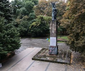 Gigantomania pomników i budowli w PRL-u