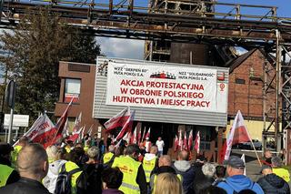 Protest związkowców pod Hutą Pokój w Rudzie Śląskiej