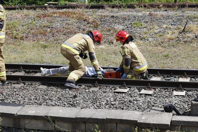 Kontrolowane zderzenie pociągu z osobówką