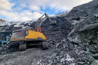 Makabryczny wypadek w kopalni w Wiśle! Skały przysypały operatora koparki [ZDJĘCIA]