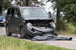 Tragedia pod Pruszkowem! Huknął motocyklem w osobówkę. Na ratunek nie było szans