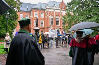 Najstarsza uczelnia w Polsce zainaugurowała nowy rok akademicki. Korowód UJ przeszedł przez Kraków [GALERIA]