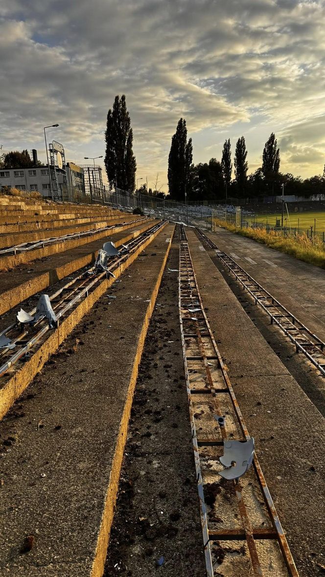 Stadion Ruchu Chorzów przechodzi do historii. Trwa rozbiórka legendarnej trybuny