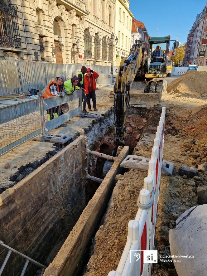 Niespodziewane odkrycie na Starym Mieście. Pod ziemią znaleziono ceglany kanał