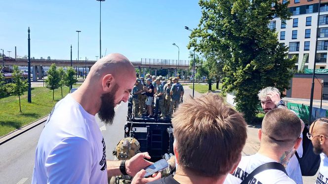 Parada przed meczem Gortat Team vs Wojsko Polskie