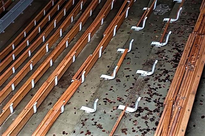Kolejna afera wokół Teatru Letniego. Z dachu kapie woda