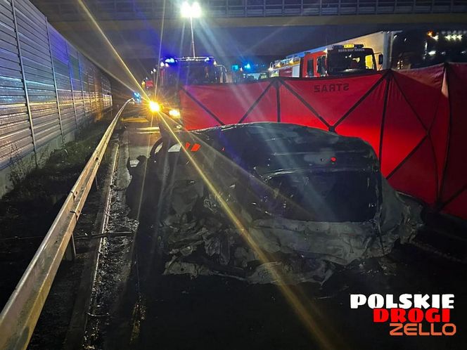 Tak wygląda grób ofiar wypadku na A1. Od tragedii pod Piotrkowem Trybunalskim minął rok [ZDJĘCIA].