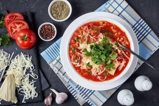 Przepis na keto zupę lasagne. Pyszny, aromatyczny i rozgrzewający obiad
