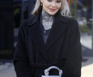 Monika Miller przyszła na premierę i się zaczęło. Tylko spójrzcie na jej nogi!