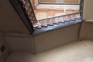 Metamorfoza na Plus. Konserwacja klatki schodowej w Jarosławiu