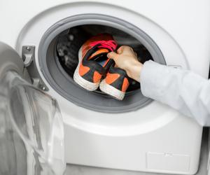 Jak prać buty w pralce, aby ich nie zniszczyć? Ten trik sprawi, że będą jak nowe