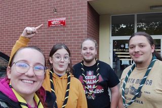 Siedleccy harcerze pracowali przy sortowaniu i wydawaniu darów, wywożeniu zniszczonych sprzętów i sprzątaniu zalanych domów. 