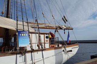 W Gdyni żaglowiec pozostanie aż do czwartku, a na jego pokład będzie mógł wejść każdy, kto do tego dnia, w godzinach 09:00-18:00 pojawi się przy Nabrzeżu Pomorskim.