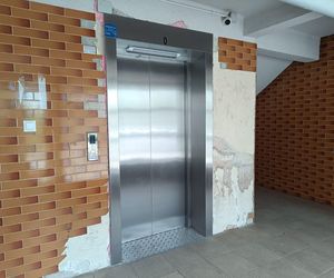 Na Tysiącleciu w Katowicach windy zatrzymują się na każdym piętrze