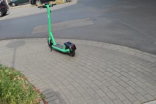 Hulajnogi zostawione byle gdzie w Koninie