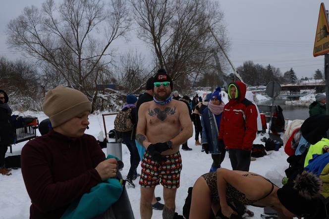 Morsowali na sucho i mokro. Lublinianie chętnie wchodzili do Zalewu Zemborzyckiego