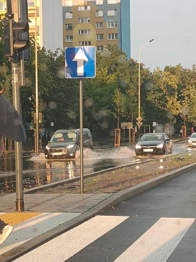  Łódź zalana po ulewie. Ulicami popłynęły strumienie wody [ZDJĘCIA]