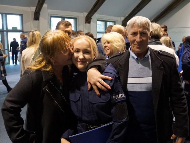 Nowi policjanci wypowiedzieli słowa przysięgi. Na Warmii i Mazurach rekrutacja wciąż trwa [ZDJĘCIA]