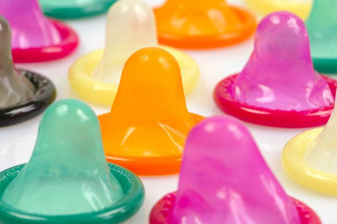 Kraków: Partia Razem chce darmowych prezerwatyw w szkołach