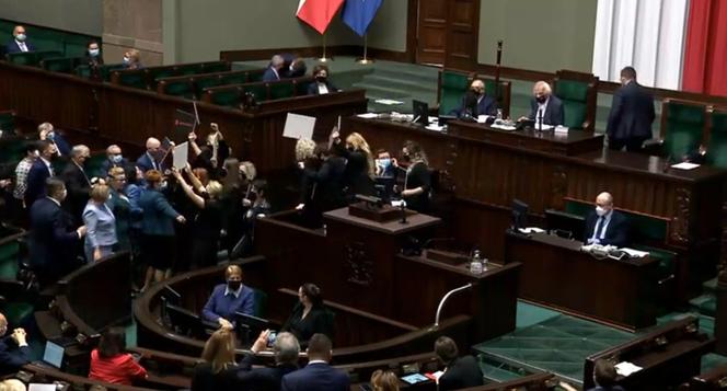 Zakłócenie obrad sejmu