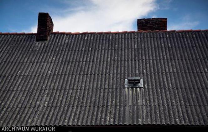 Uwaga azbest! Popularne niegdyś pokrycia dachowe wywołują groźne choroby
