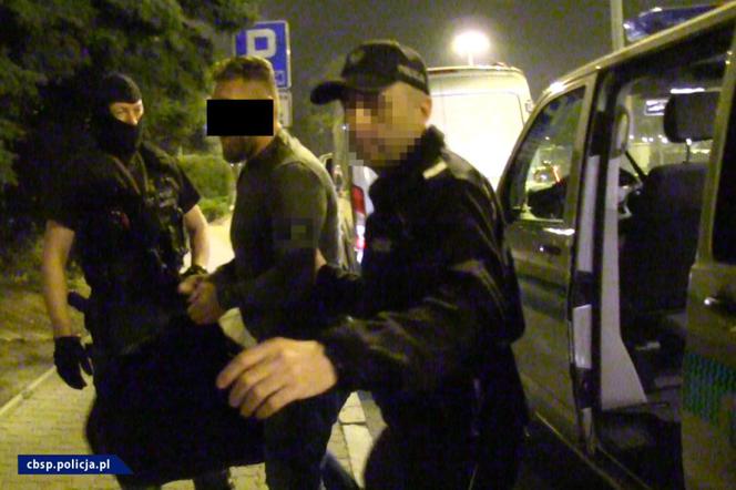 W policyjnej eskorcie do kraju przyleciał Paweł M. ps. "Misiek"