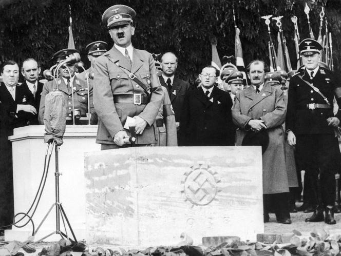 Hitler skazany za całowanie Polki