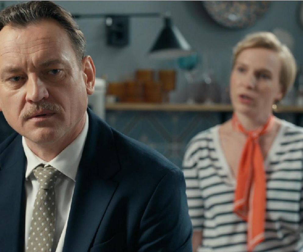 Paweł Ławrynowicz jako Stefaniak i Weronika Nockowska jako Sonia w serialu Barwy szczęścia, scena rozmowy z odcinka 3239, gdzie Stefaniak udaje oburzenie propozycją dla Soni. Więcej o ich losach przeczytasz na Super Seriale.