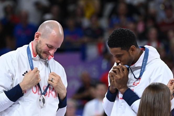 To ósmy medal olimpijski dla Polski z grach zespołowych! Srebro zdobi piersi siatkarzy!