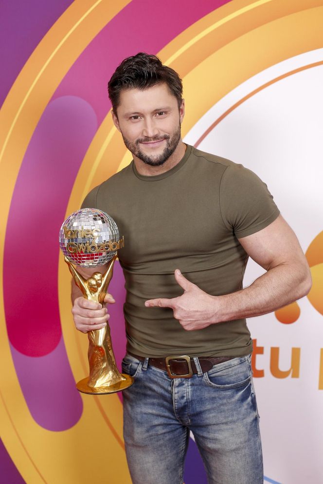 Piotr Mróz ma nową partnerkę. Tak mówi o nowym związku: "To burzliwa relacja"