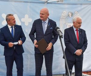 Pacjenci toruńskiej hematologii wykorzystali wizytę ministra Waldemara Kraski żeby zaprotestować przeciwko polityce kadrowej szpitala.