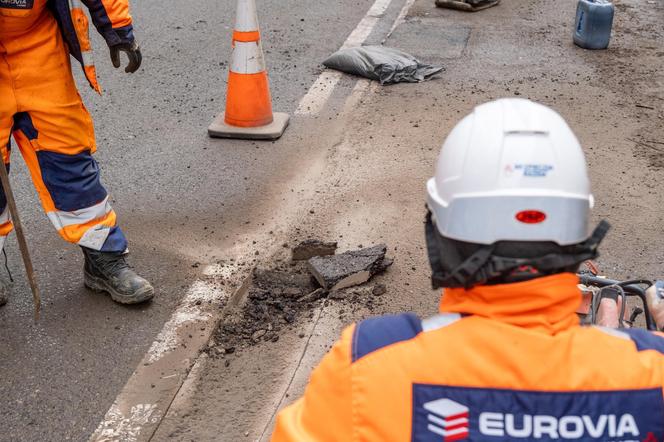 Rozpoczęło się łatanie dziur po zimie. Trwają naprawy dróg w Rzeszowie